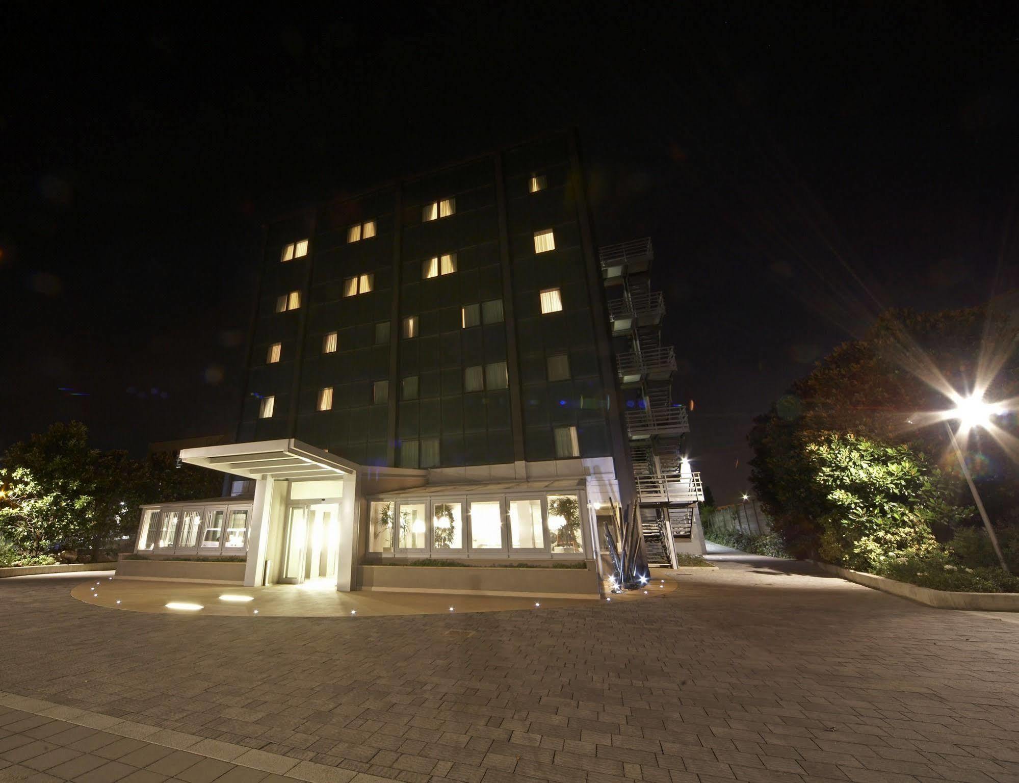 Hotel Montini Linate Airport Peschiera Borromeo Exterior photo